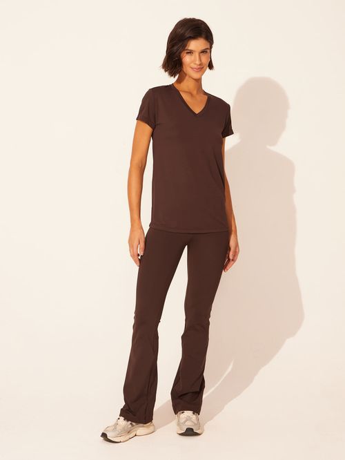 Camiseta V Dry e Calça Flare Color